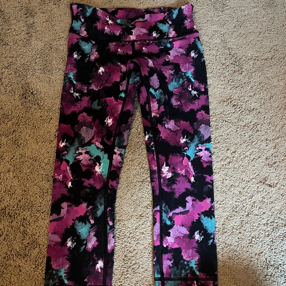 Size 6 cropped lululemon leggings - Picture 1 of 2